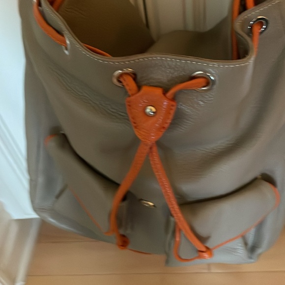 Genuine pebbled leather backpack - Picture 5 of 8